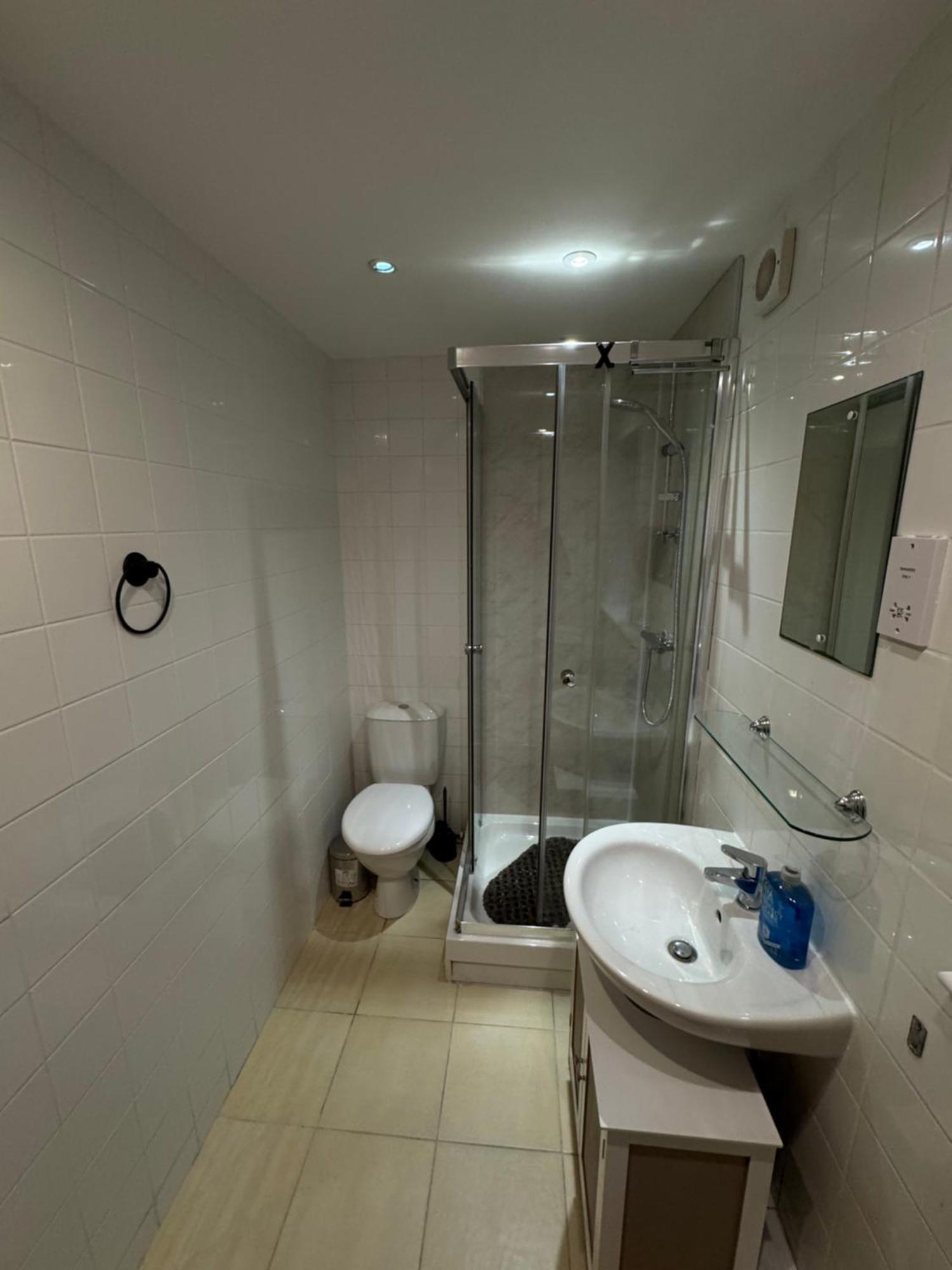The Vogue Stay, 3 Bedrooms, 2 Bathrooms, Ideal For Jr & Oxford Hospitals, Free Carpark, Conveniently Located For Ring Road Access, 2 Miles From Oxford City Centre Easy Car & Bus Route Ngoại thất bức ảnh