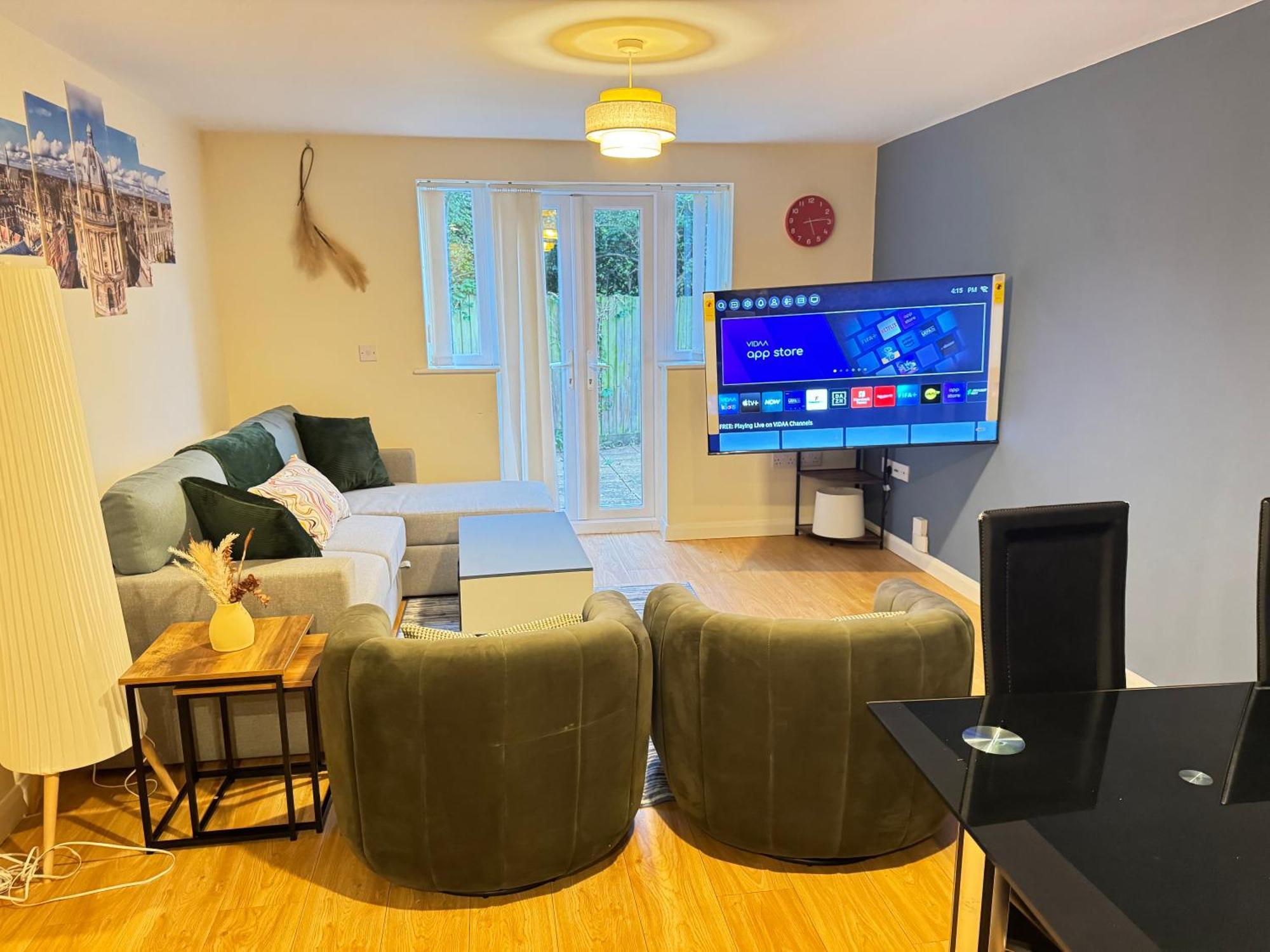 The Vogue Stay, 3 Bedrooms, 2 Bathrooms, Ideal For Jr & Oxford Hospitals, Free Carpark, Conveniently Located For Ring Road Access, 2 Miles From Oxford City Centre Easy Car & Bus Route Ngoại thất bức ảnh