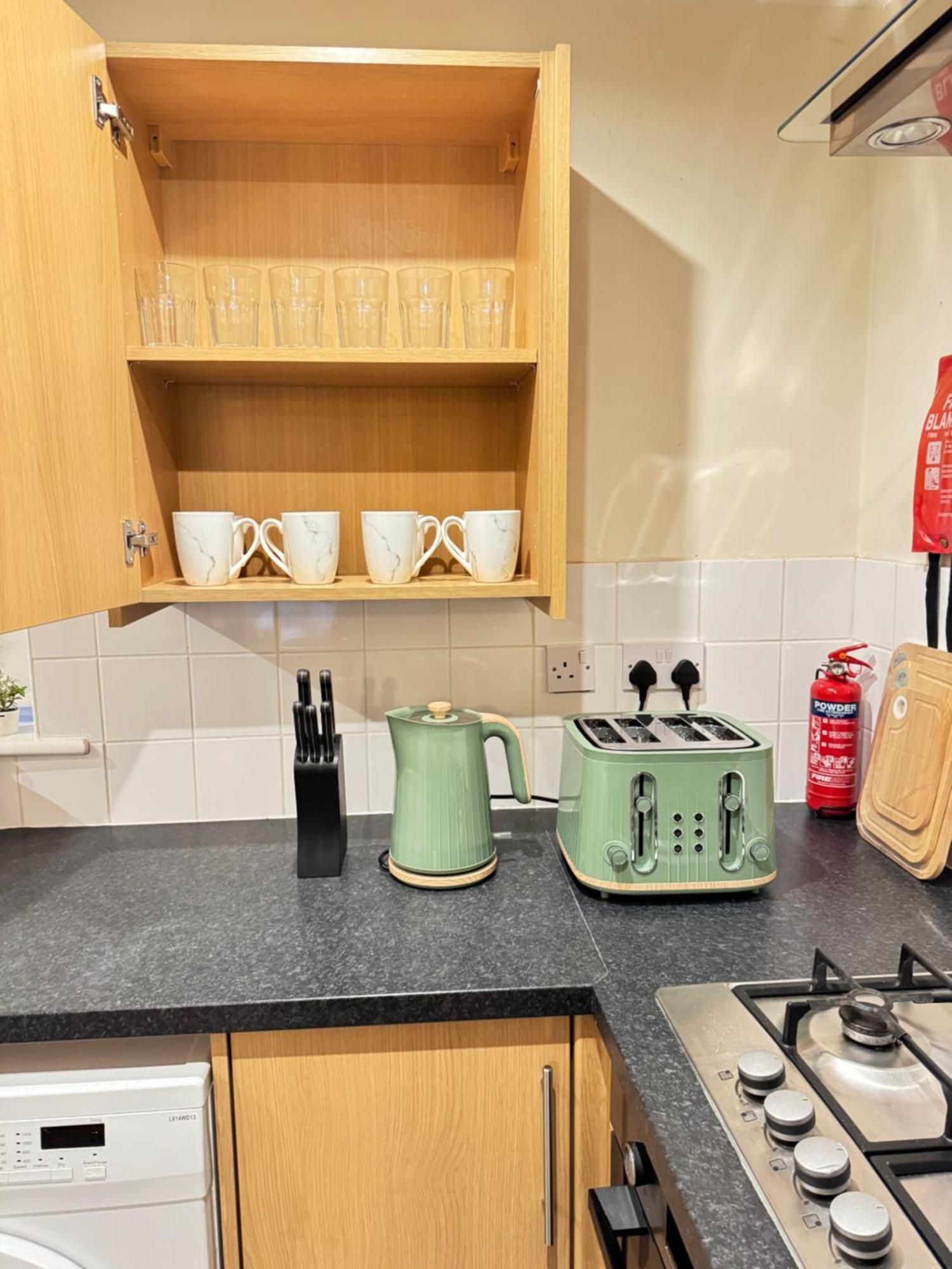 The Vogue Stay, 3 Bedrooms, 2 Bathrooms, Ideal For Jr & Oxford Hospitals, Free Carpark, Conveniently Located For Ring Road Access, 2 Miles From Oxford City Centre Easy Car & Bus Route Ngoại thất bức ảnh