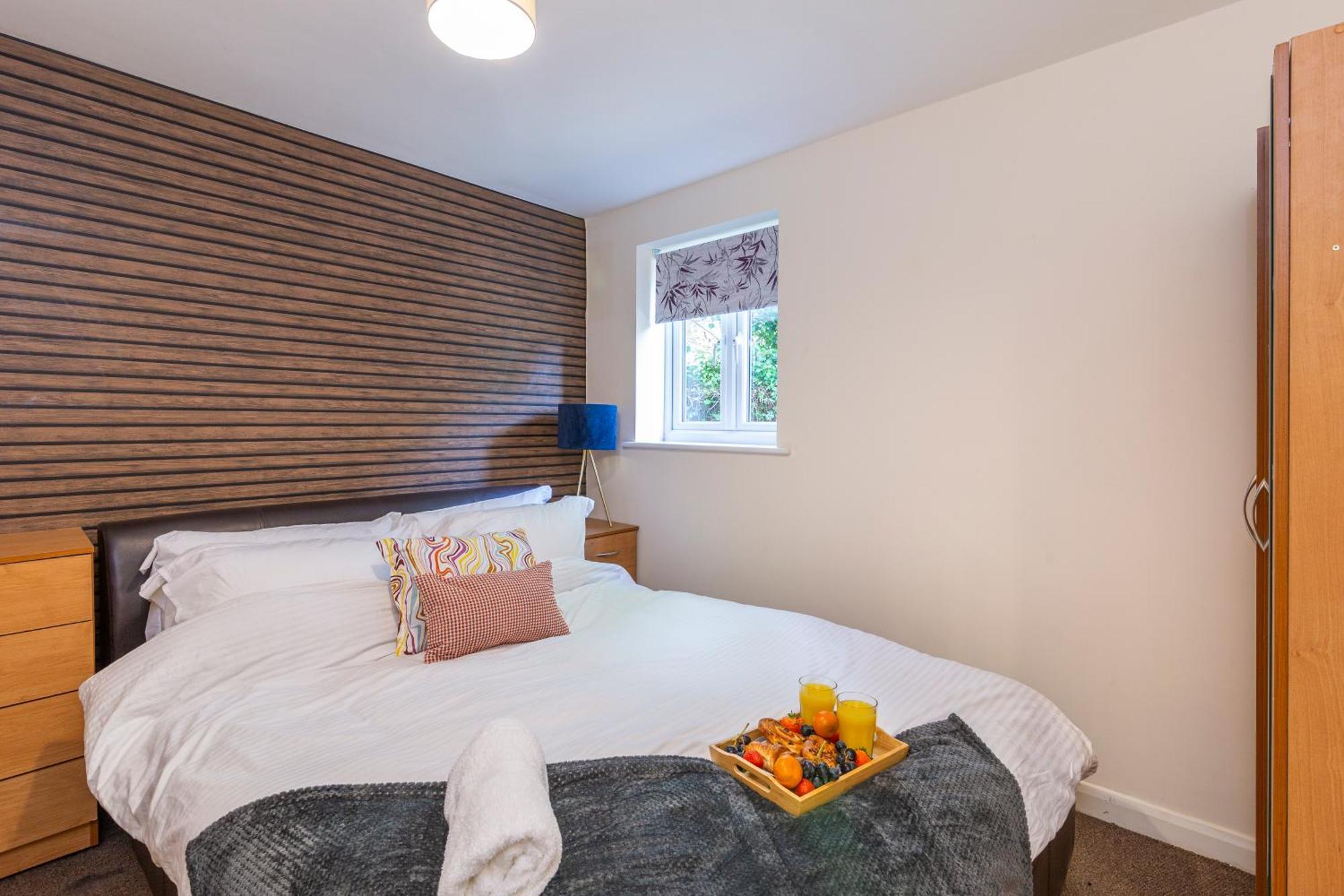 The Vogue Stay, 3 Bedrooms, 2 Bathrooms, Ideal For Jr & Oxford Hospitals, Free Carpark, Conveniently Located For Ring Road Access, 2 Miles From Oxford City Centre Easy Car & Bus Route Ngoại thất bức ảnh
