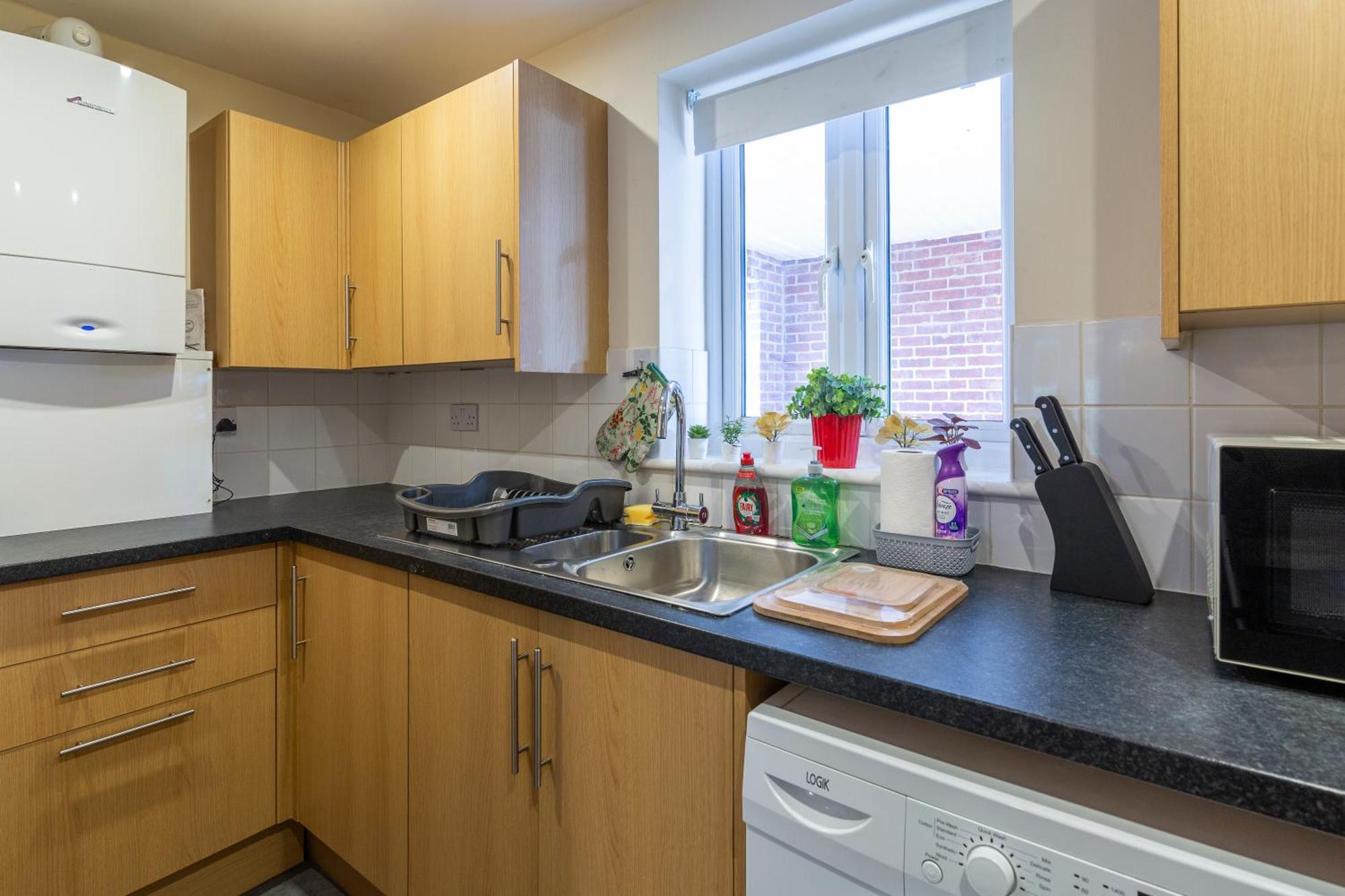 The Vogue Stay, 3 Bedrooms, 2 Bathrooms, Ideal For Jr & Oxford Hospitals, Free Carpark, Conveniently Located For Ring Road Access, 2 Miles From Oxford City Centre Easy Car & Bus Route Ngoại thất bức ảnh