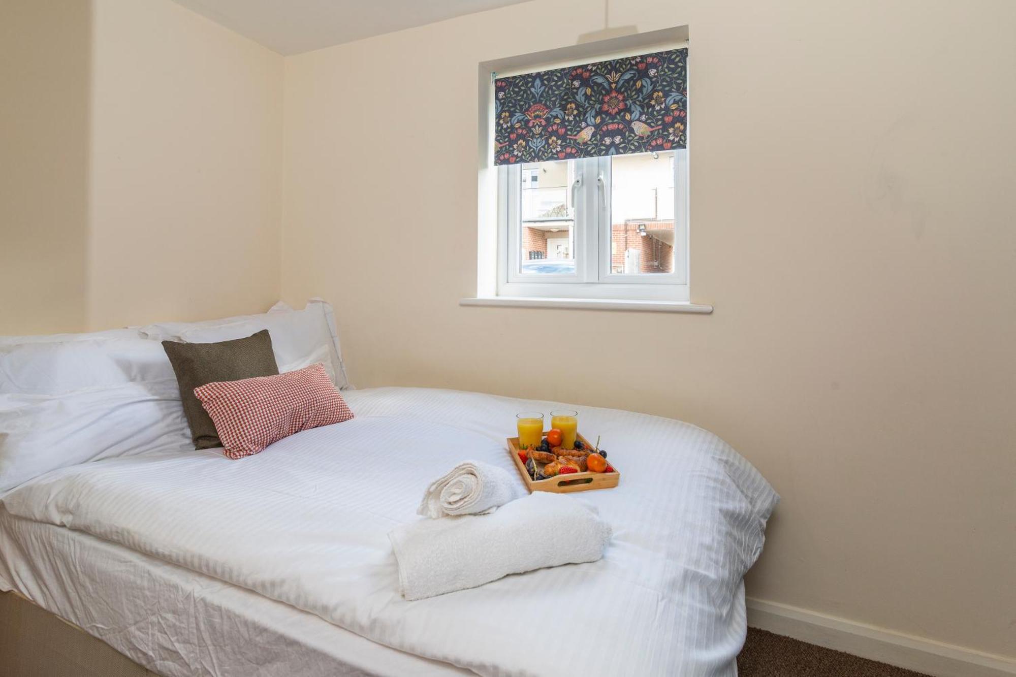 The Vogue Stay, 3 Bedrooms, 2 Bathrooms, Ideal For Jr & Oxford Hospitals, Free Carpark, Conveniently Located For Ring Road Access, 2 Miles From Oxford City Centre Easy Car & Bus Route Ngoại thất bức ảnh