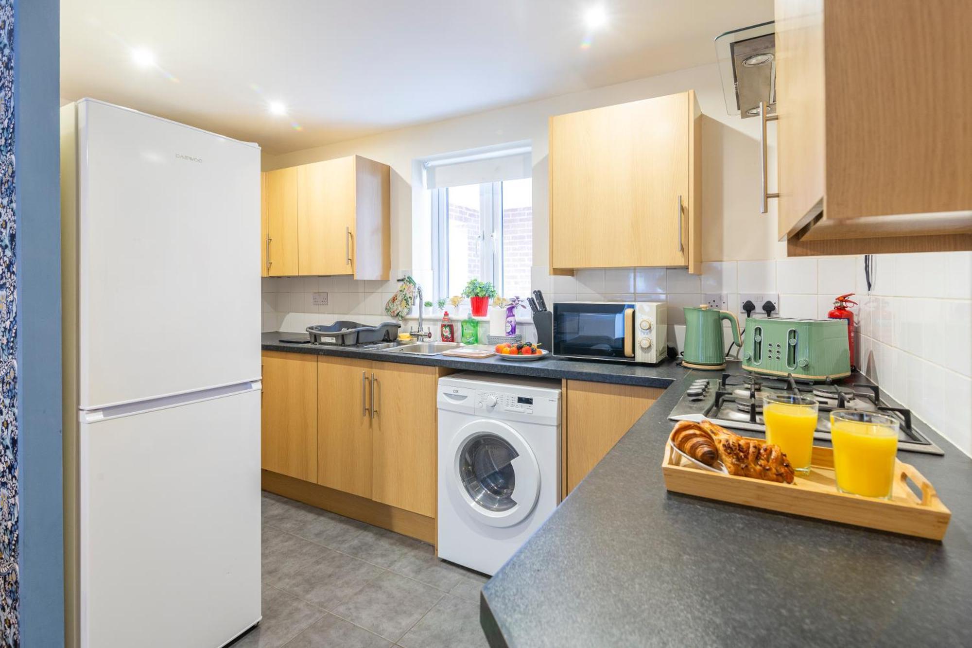 The Vogue Stay, 3 Bedrooms, 2 Bathrooms, Ideal For Jr & Oxford Hospitals, Free Carpark, Conveniently Located For Ring Road Access, 2 Miles From Oxford City Centre Easy Car & Bus Route Ngoại thất bức ảnh