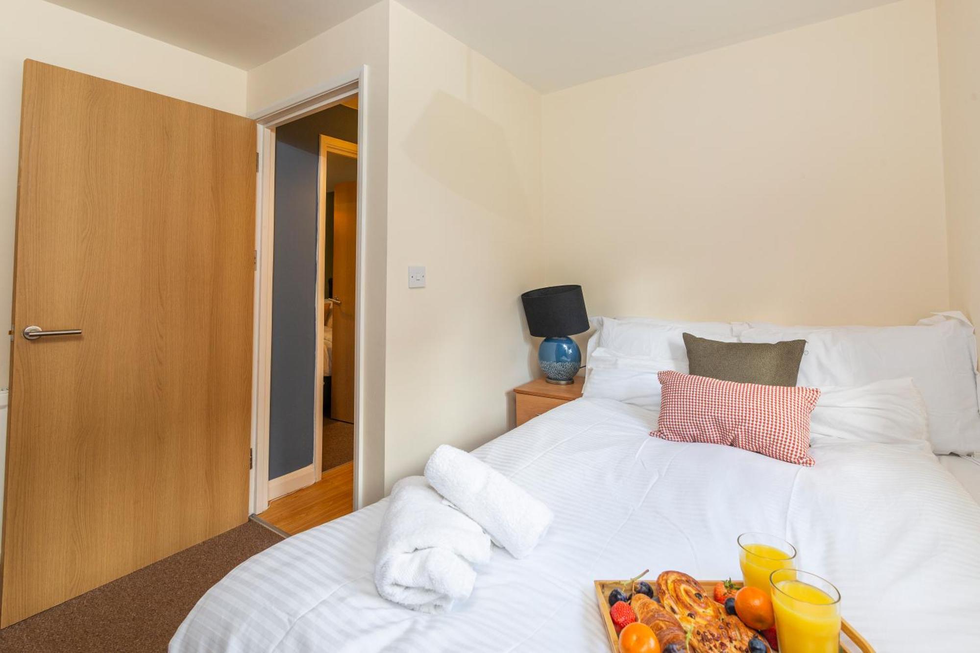 The Vogue Stay, 3 Bedrooms, 2 Bathrooms, Ideal For Jr & Oxford Hospitals, Free Carpark, Conveniently Located For Ring Road Access, 2 Miles From Oxford City Centre Easy Car & Bus Route Ngoại thất bức ảnh