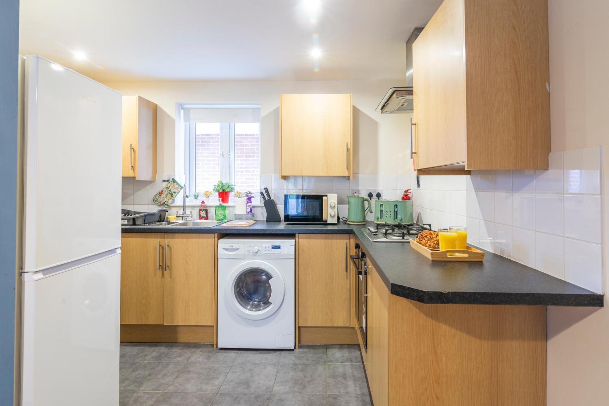 The Vogue Stay, 3 Bedrooms, 2 Bathrooms, Ideal For Jr & Oxford Hospitals, Free Carpark, Conveniently Located For Ring Road Access, 2 Miles From Oxford City Centre Easy Car & Bus Route Ngoại thất bức ảnh