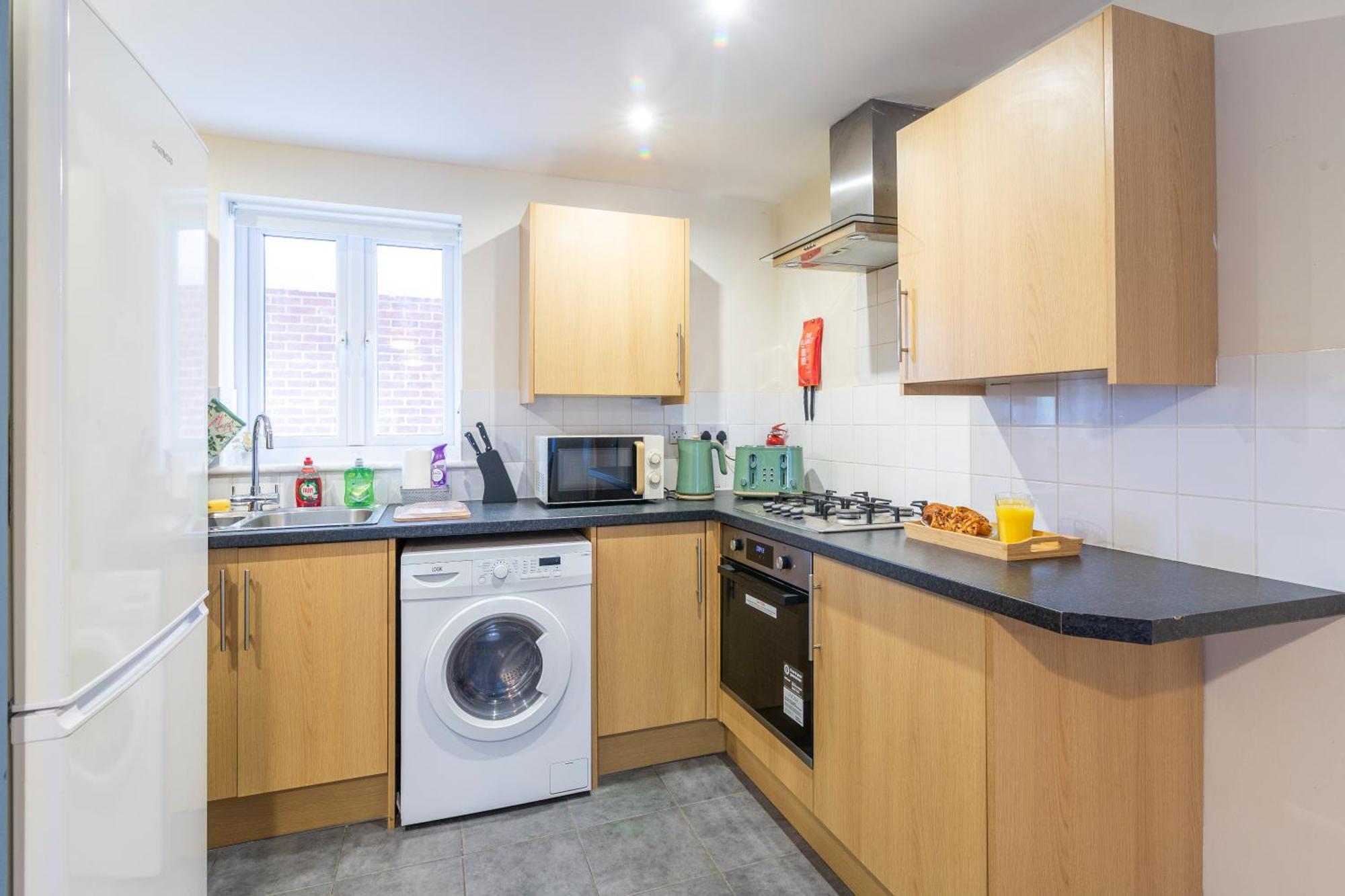 The Vogue Stay, 3 Bedrooms, 2 Bathrooms, Ideal For Jr & Oxford Hospitals, Free Carpark, Conveniently Located For Ring Road Access, 2 Miles From Oxford City Centre Easy Car & Bus Route Ngoại thất bức ảnh