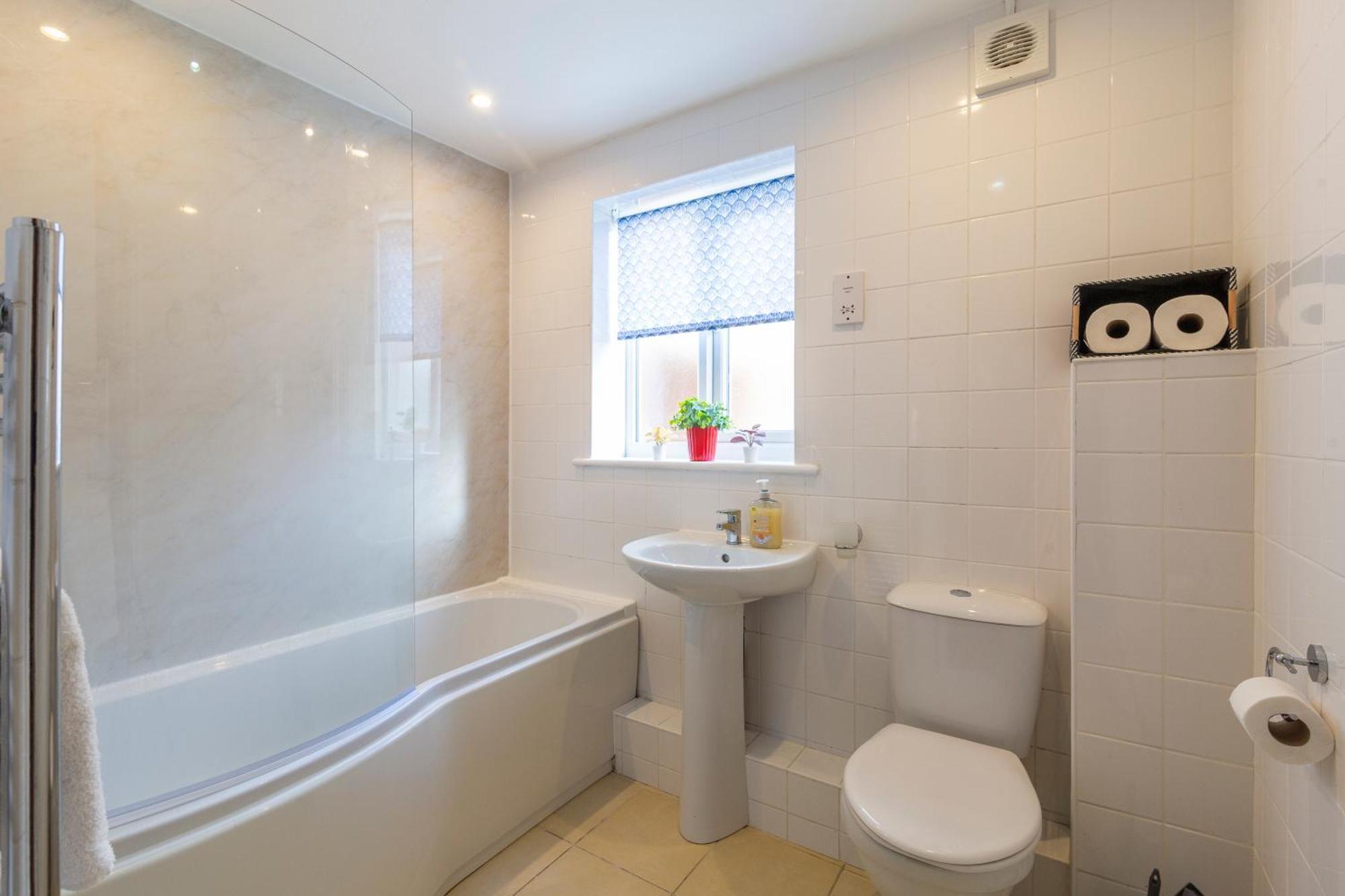 The Vogue Stay, 3 Bedrooms, 2 Bathrooms, Ideal For Jr & Oxford Hospitals, Free Carpark, Conveniently Located For Ring Road Access, 2 Miles From Oxford City Centre Easy Car & Bus Route Ngoại thất bức ảnh